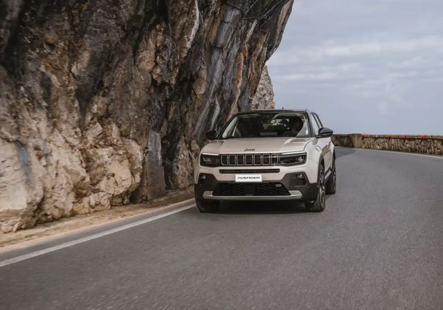 El Jeep que buscas si quieres ciudad y aventura: Se llama Avenger e-Hybrid