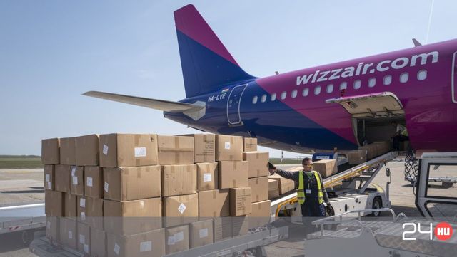 Hétmilliárdot kapott a Wizz Air a védőeszközök szállításáért