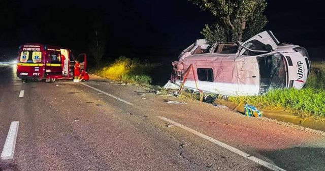 Accident pe Drumul Morții. Un autocar cu 60 de ucraineni s-au izbit frontal cu un autocar