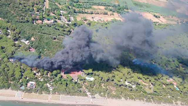 Incendio in campeggio a Castiglione Pescaia,600 evacuati