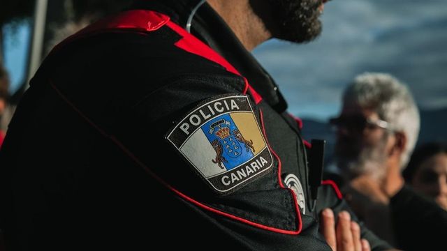 Aparatoso incendio de un vehículo en Las Palmas de Gran Canaria
