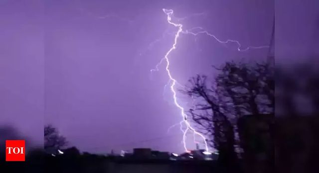 Climate change 'fuelling deadly India lightning strikes'