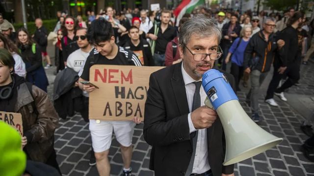 Hadházyt feljelentették, egy személyt előállítottak a tüntetésen
