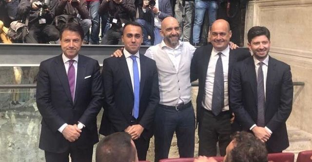 Salvini arriva sul palco della Lega a Terni per la chiusura della campagna elettorale