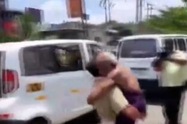 Kerala Man Carries Old, Ailing Father on Foot After Cops Make Them Ditch Auto Amid Lockdown