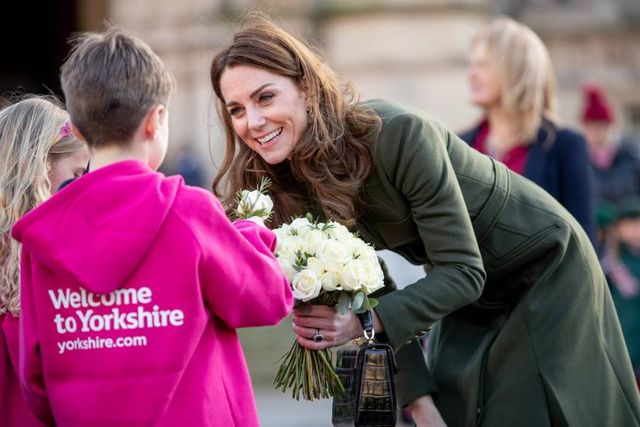 Kate Middleton regina di stile per il primo impegno del 2020: l’abito da 18 euro è più chic che mai