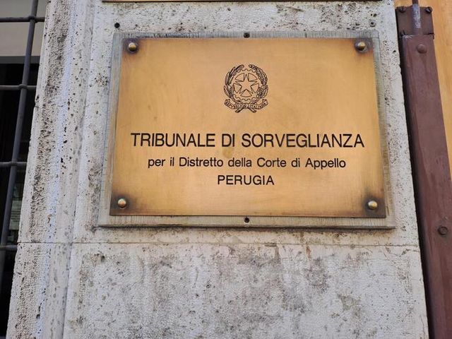 858 fascicoli arretrati, il Csm sospende il giudice-poeta