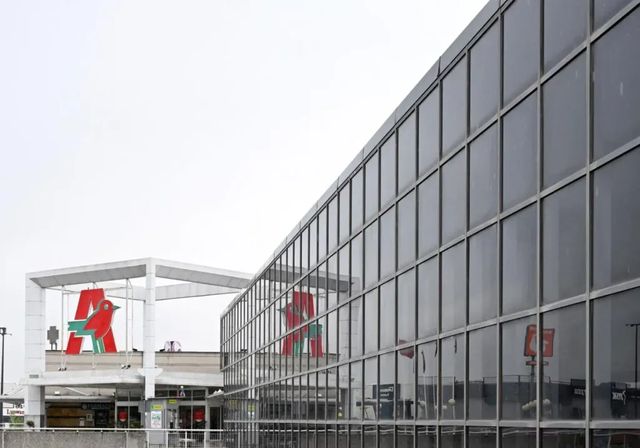 Alcampo ofrece rebajar el ERE a 565 personas a cambio de ampliar el formato de varios centros a siete días