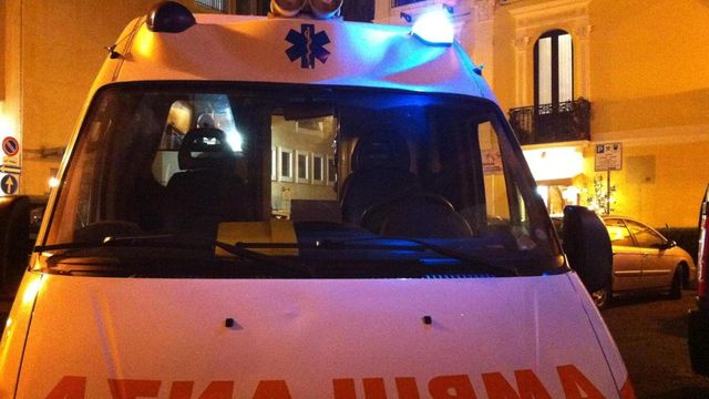 Bassano del Grappa, prof di liceo si rifiuta di dare una sigaretta a un ragazzo e viene accoltellato