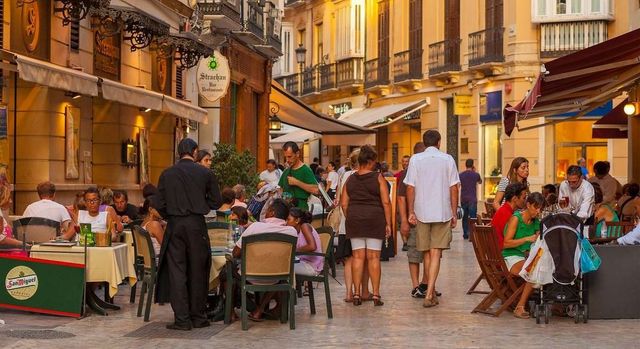 La tasa de paro sube al 10,45% con el fin del verano a pesar de marcar un récord histórico de ocupados