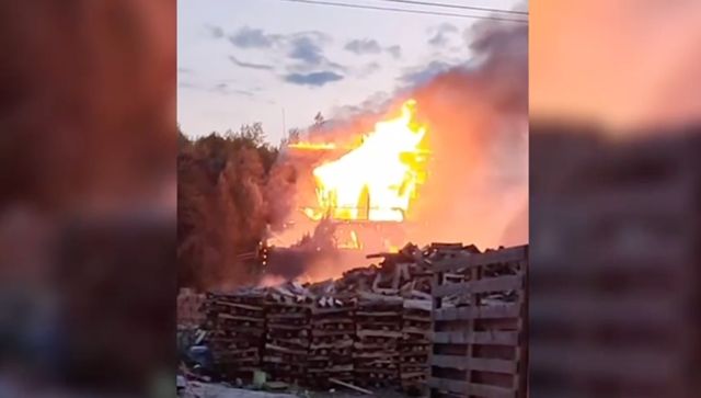 BREAKING | Incendiu devastator în Râșnov! Focul s-a extins la clădirea pensiunii
