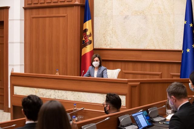 Майя Санду начала серию консультаций с юристами и гражданским обществом по выходу из политического кризиса