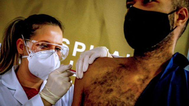Ministerele fac liste cu angajații care vor să fie vaccinați anti-Covid