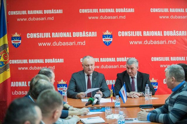 Consilierii din Dubăsari care l-au suspendat din funcție pe cumătrul lui Dodon, citați la CNA