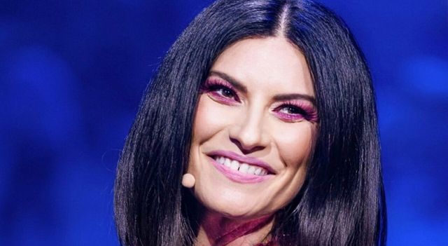 Laura Pausini ha il Covid, pochi giorni fa il malore a Eurovision: “Qualcosa non andava”