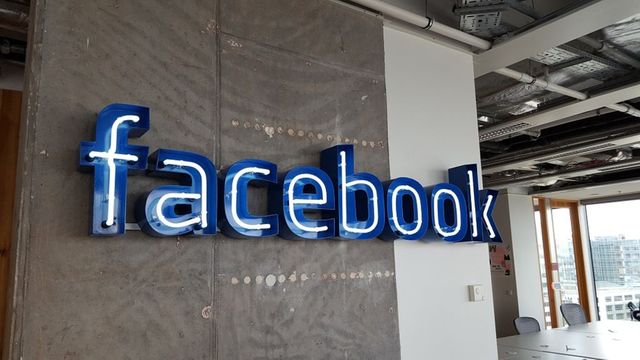 Germania restricționează colectarea de date de către Facebook
