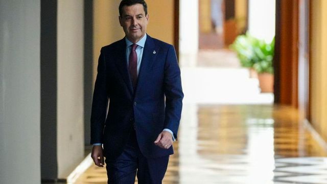 Juanma Moreno podría perder la mayoría absoluta por la crisis de los cribados, según el CIS andaluz