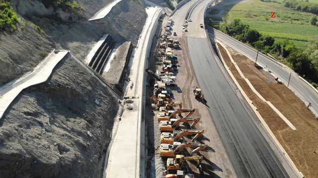 Ministrul Transporturilor Răzvan Cuc promite că loturile 3 și 4 ale autostrăzii Lugoj - Deva vor fi deschide peste două săptămâni