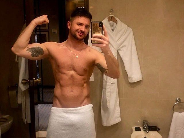 Сергей Лазарев прокомментировал слухи о рождении у него дочери
