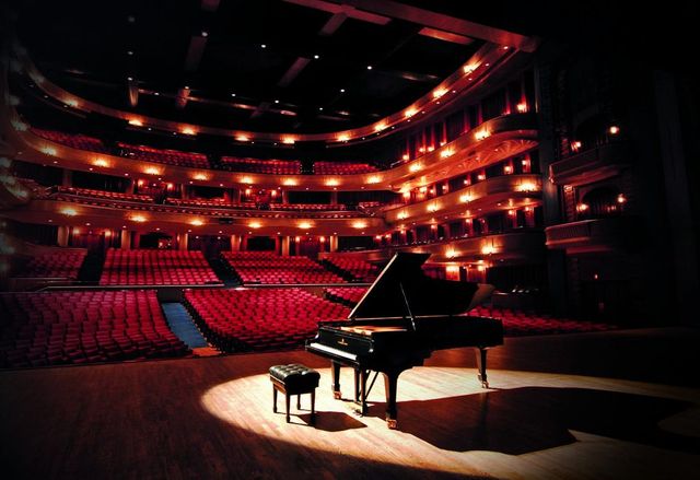 Un pian in valoare de 76 de mii de euro, procurat pentru Filarmonica va fi scutit de taxele vamale