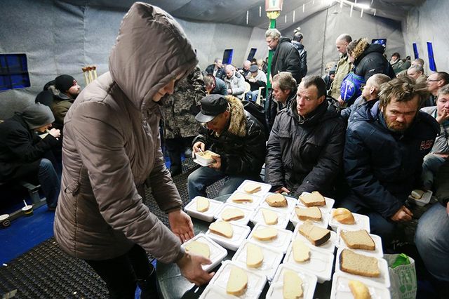 Власти Москвы дополнительно закупят продукты для бездомных
