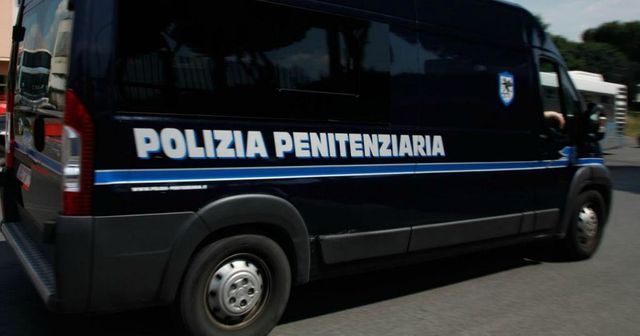 Agente penitenziario uccide moglie e due figlie nel Foggiano e si suicida