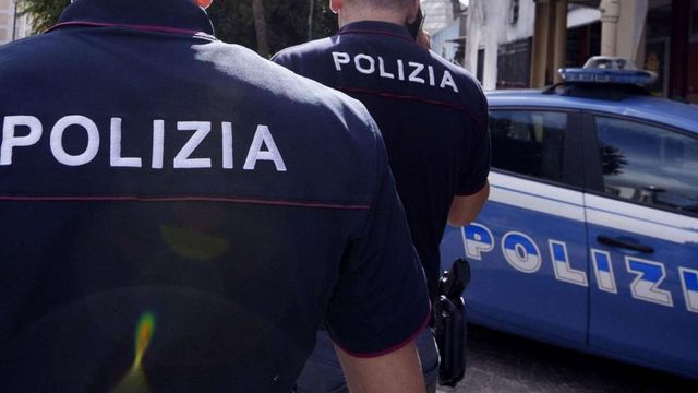 Adesca su Instagram una tredicenne e la violenta, preso
