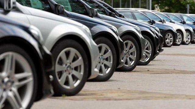 Incentivi auto elettriche 2025, bonus fino a 11mila euro: requisiti, come richiederlo