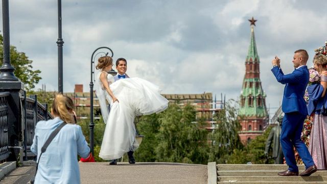 Россияне стали меньше разводиться из-за экономического кризиса