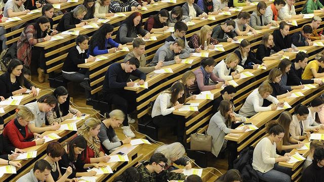 Правительство спрогнозировало сокращение бюджетных мест в российских вузах