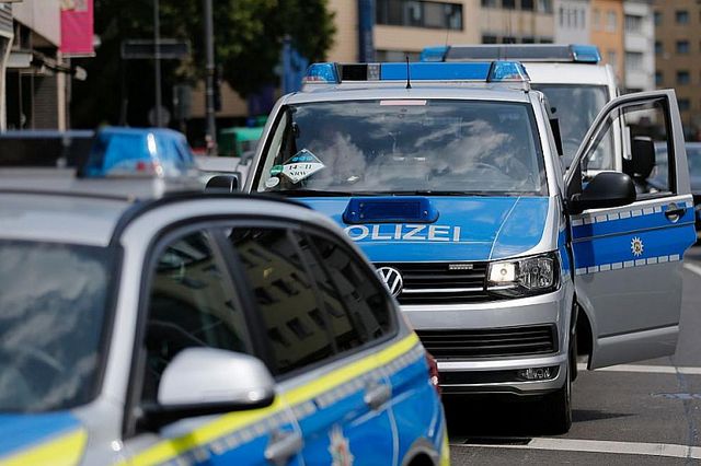 Самолет се вряза в търговски център в Германия, загинали