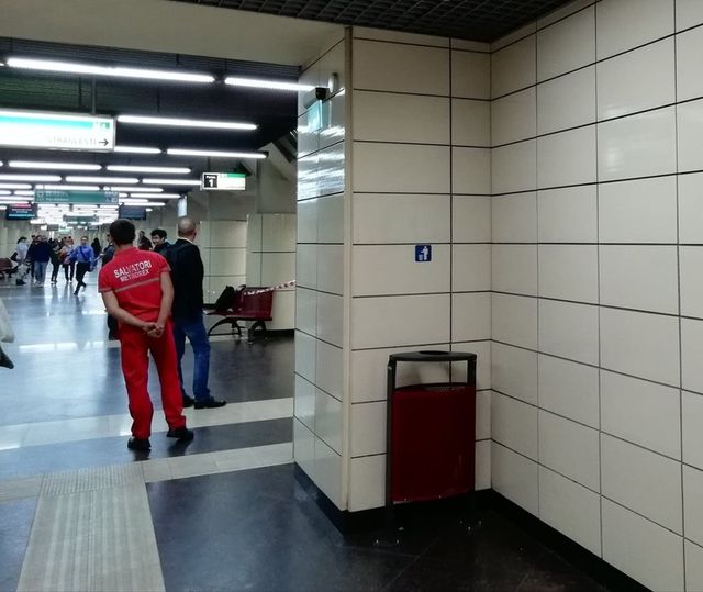 Tentativă de sinucidere la stația de metrou Apărătorii Patriei