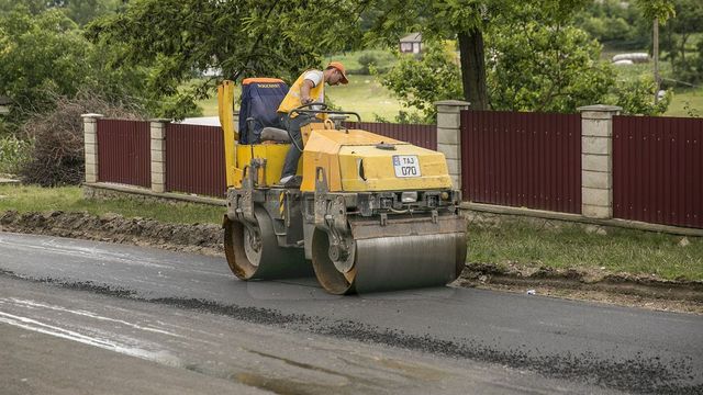 Китай намерен инвестировать в ремонт двух участков дорог на севере Молдовы