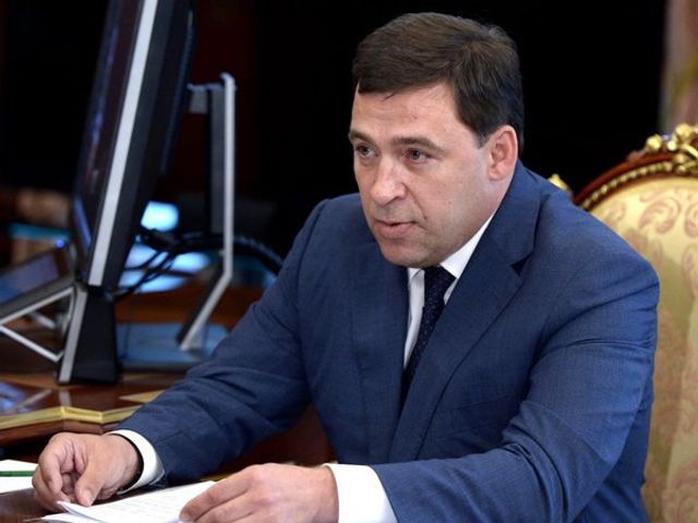 Свердловский губернатор пообещал местным жителям упаковку из 12 яиц