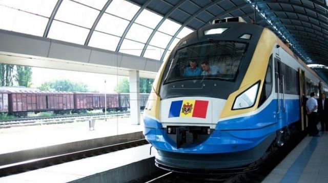Biletele pentru trenurile interne din România ar putea fi cumpărate direct de la Chișinău