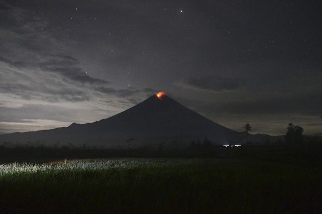 Indonesia, erutta vulcano Semeru