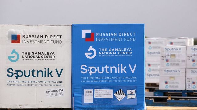 Германия просит Еврокомиссию закупить ”Спутник” на общеевропейском уровне