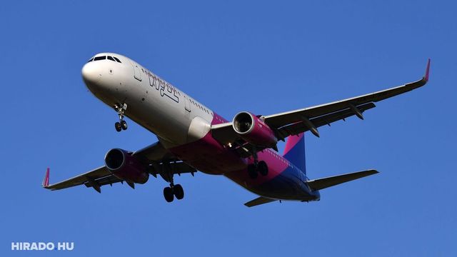 Nekimegy a hatóság a Wizz Airnek, fontos információt hallgathattak el az utasok elől