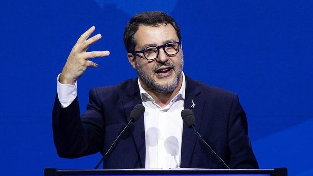 Salvini,spero che nel centrodestra nessuno preferisca Macron