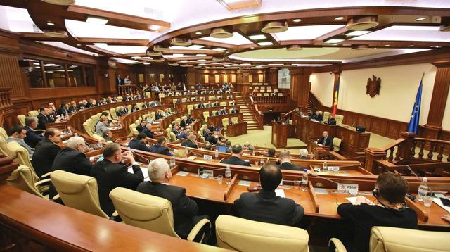 Parlamentul intenționează să procure 110 tablete pentru deputați, în valoare de peste două milioane de lei