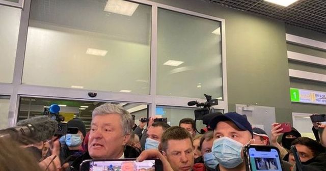 Acuzat de trădare de patrie și cu avere sechestrată, Petro Poroșenko a revenit în Ucraina