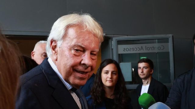 Felipe González amenaza con dejar de votar al PSOE si el Constitucional avala la ley de amnistía