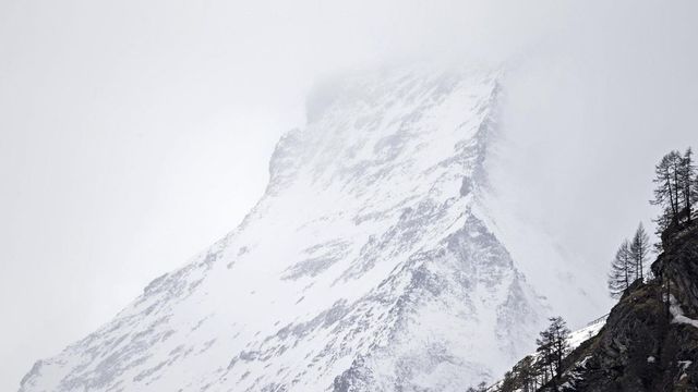 Sei scialpinisti dispersi sulle Alpi svizzere tra Zermatt e Arolla, ricerche difficili per il maltempo