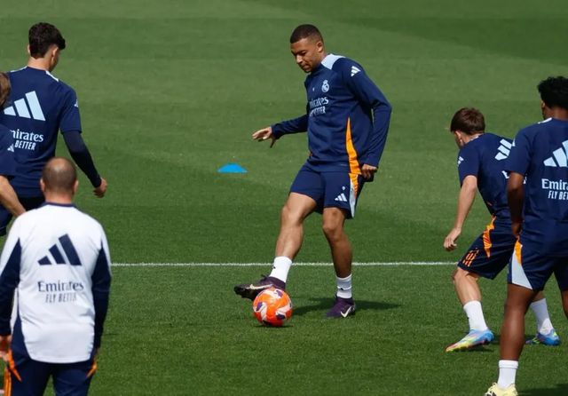 Mbappé calibra la mira del fusil en la última salida de Carletto