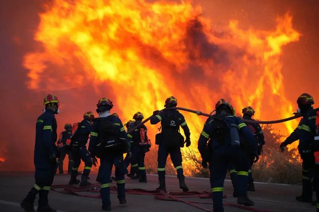 Foc în insula Chios din Grecia: autoritățile au evacuat multe sate