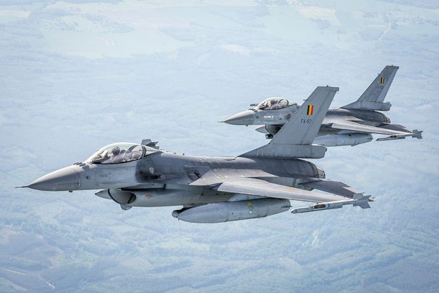 Caccia Nato intercettano jet russi nei cieli del Baltico