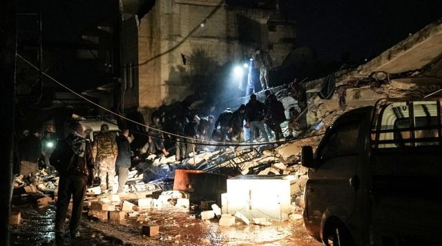 Forte terremoto tra Turchia e Siria, oltre 125 i morti