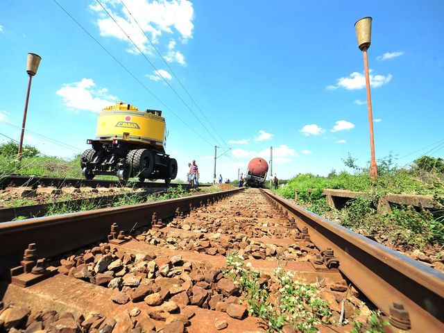 Adolescentă accidentată mortal de un tren în județul Bacău