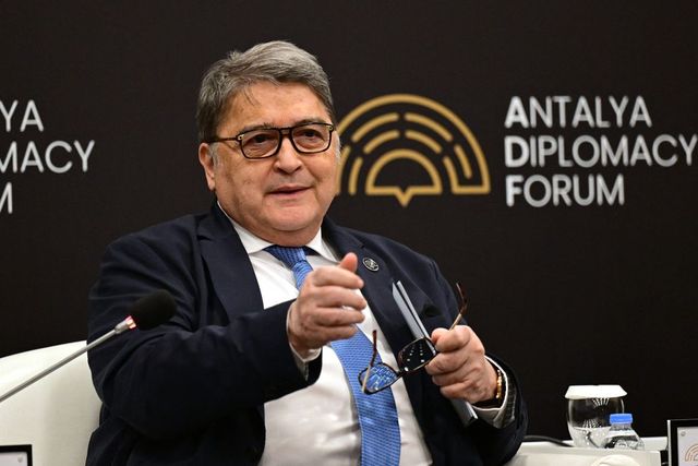De ce crede Hurezeanu că a fost suspendat programul Visa Waiver