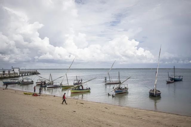 Zeci de oameni care fugeau de un focar de holeră s-au înecat, după ce un feribot s-a scufundat